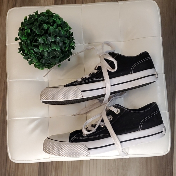 SALE  Airwalk Sneakers - Picture 2 of 8